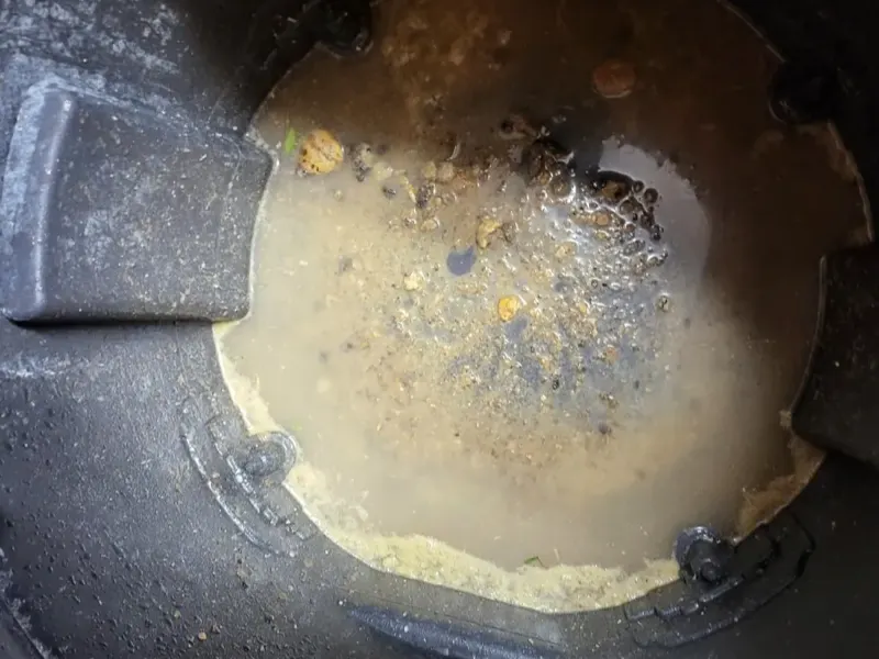 나주 석션 통 바닥에 가라앉은 찌꺼기